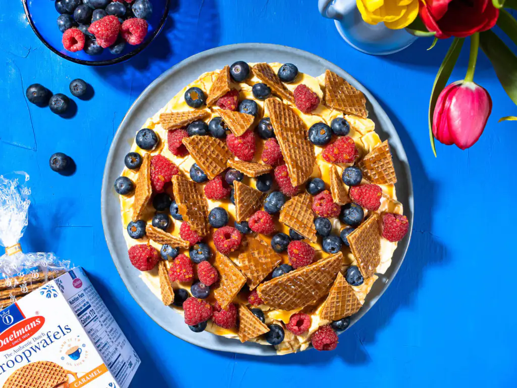 No-Bake Stroopwafel Cheesecake with Raspberries